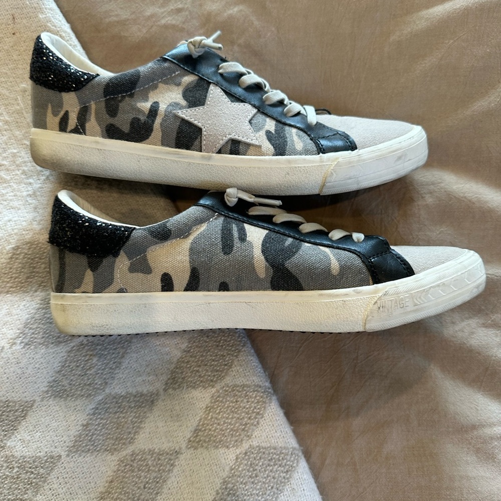 Vintage Havana Camo Tennis Shoes Women’s size 10
